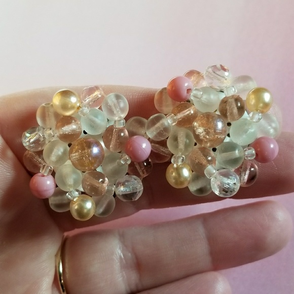Relisted- vintage bead cluster earrings clip pink - Picture 4 of 6